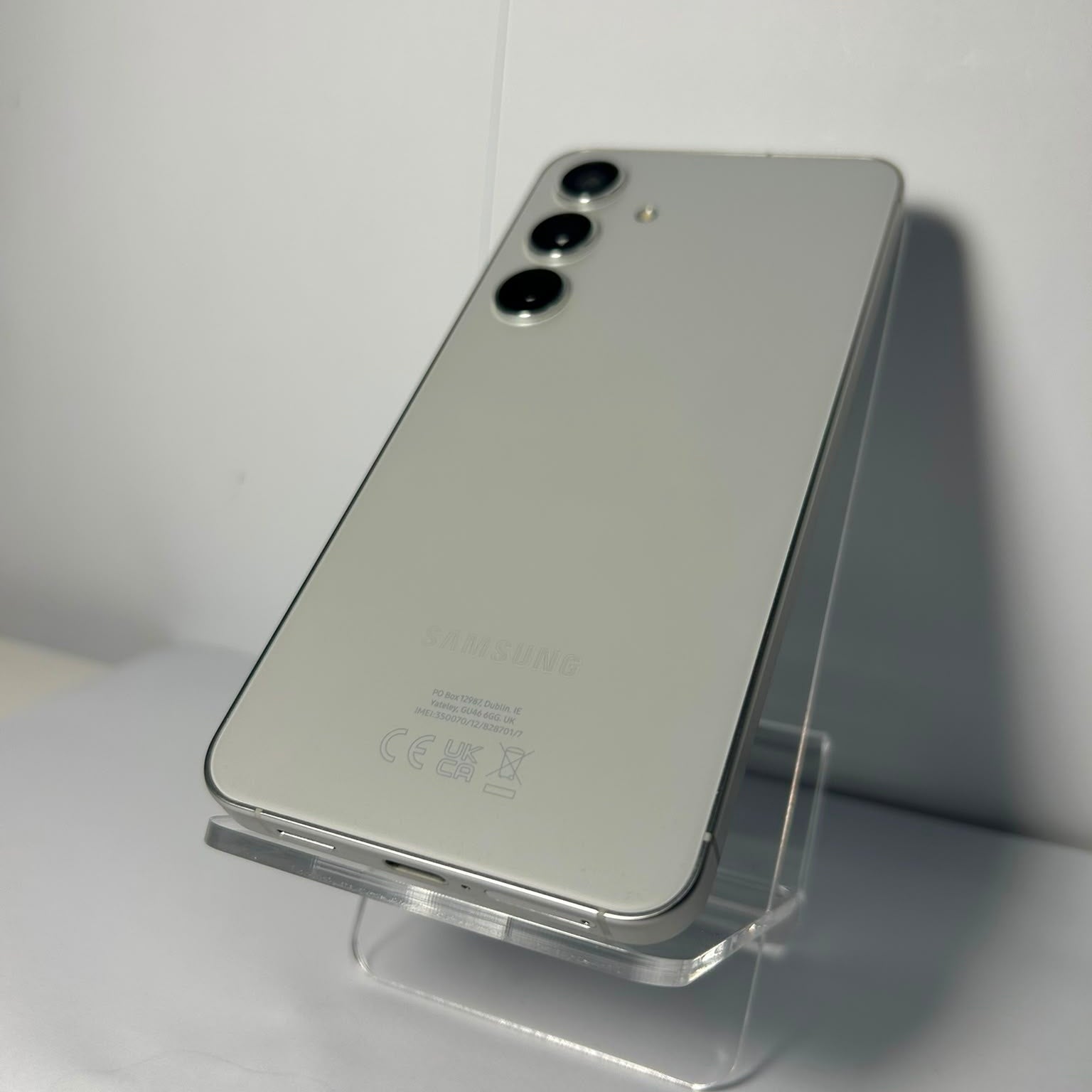 Samsung Galaxy S24 256GB Alb – Fără Urme de Utilizare, Stare Impecabilă