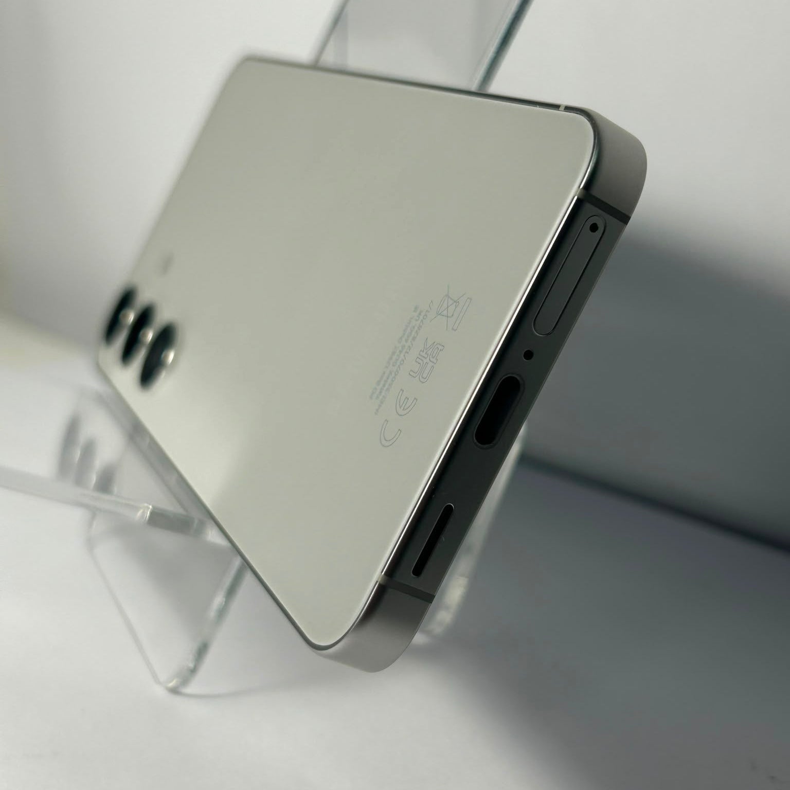 Samsung Galaxy S24 256GB Alb – Fără Urme de Utilizare, Stare Impecabilă