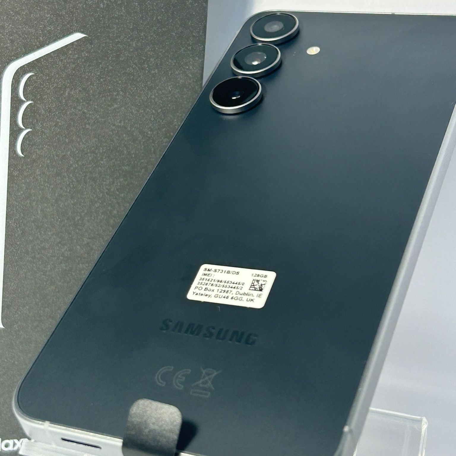 Samsung Galaxy S25 FE 8GB / 128GB Negru – FullBox – Ca Nou