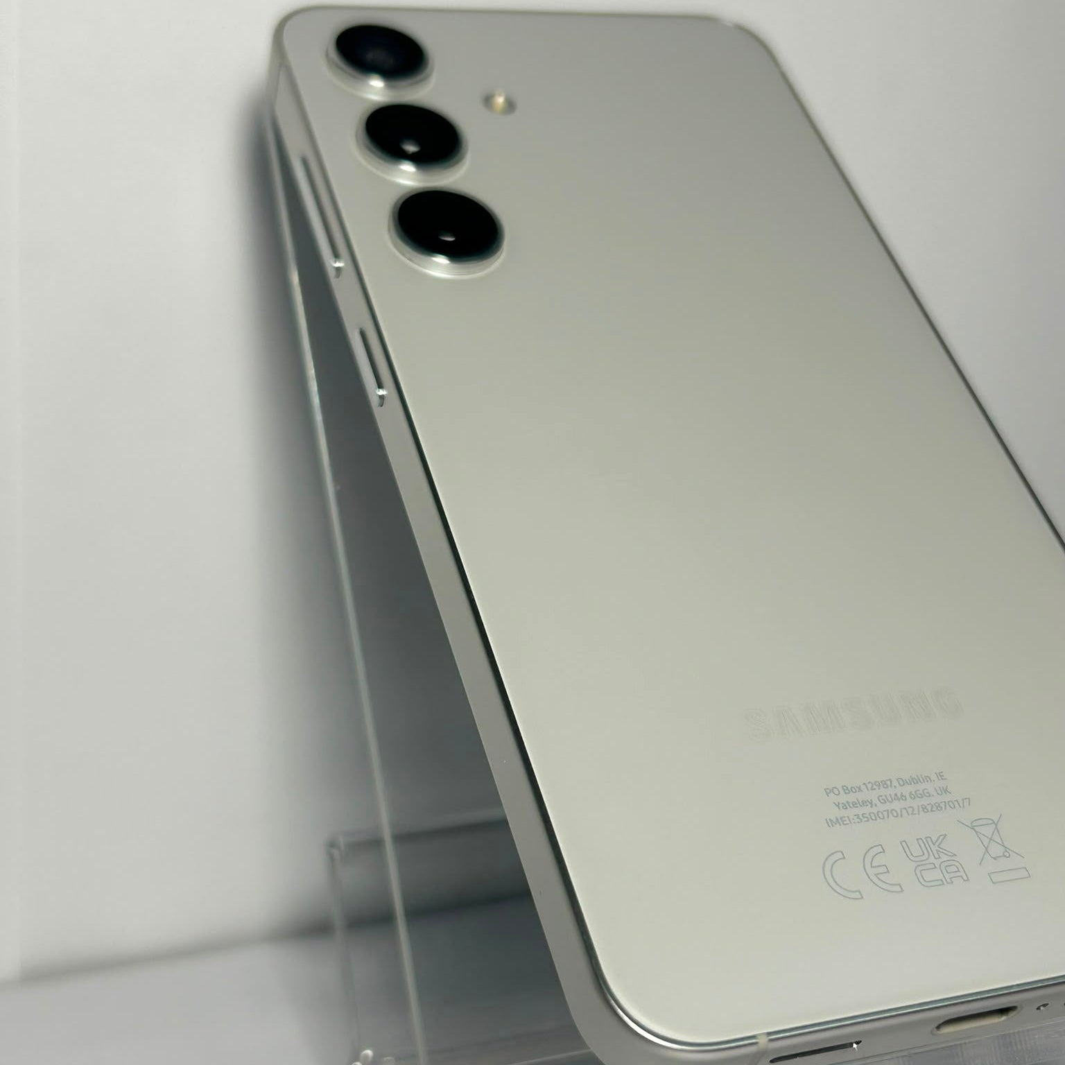 Samsung Galaxy S24 256GB Alb – Fără Urme de Utilizare, Stare Impecabilă