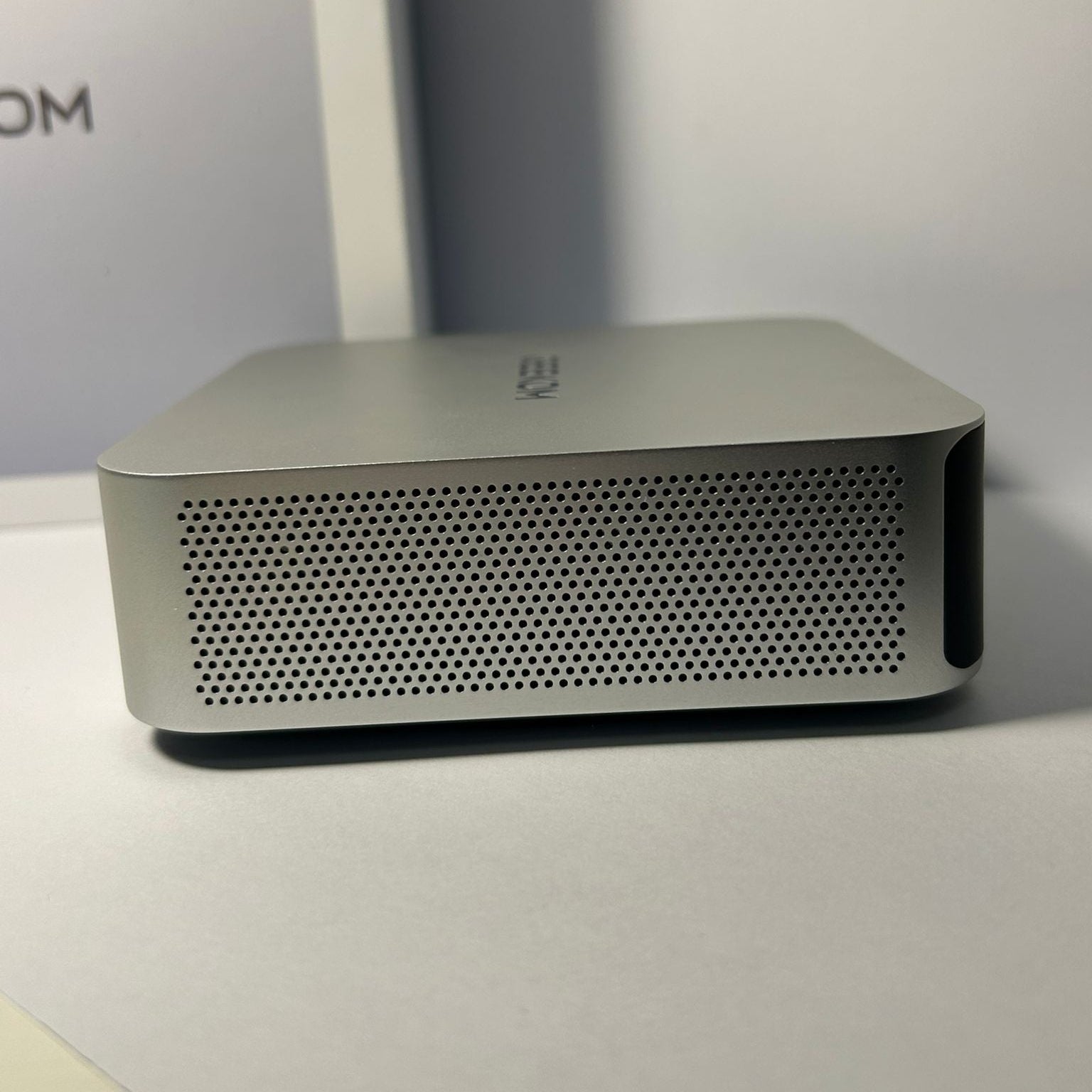 Mini PC Geekom Model A8 AMD Ryzen 9 – 32GB DDR5 / 1TB SSD – Gri – FullBox – Ca Nou