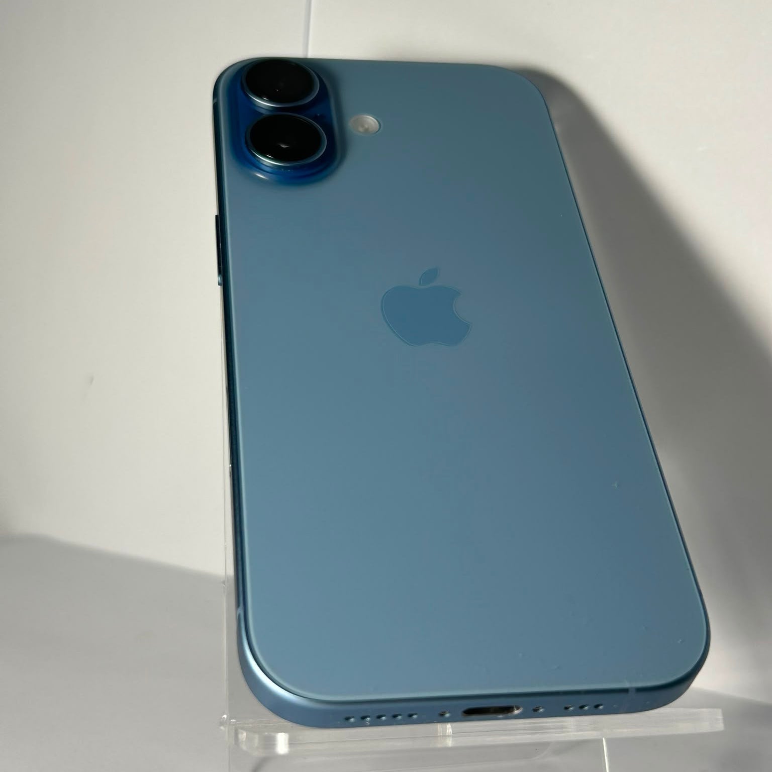 iPhone 17 256GB Albastru – Baterie 100%, Doar 12 Cicluri, Stare Excelentă