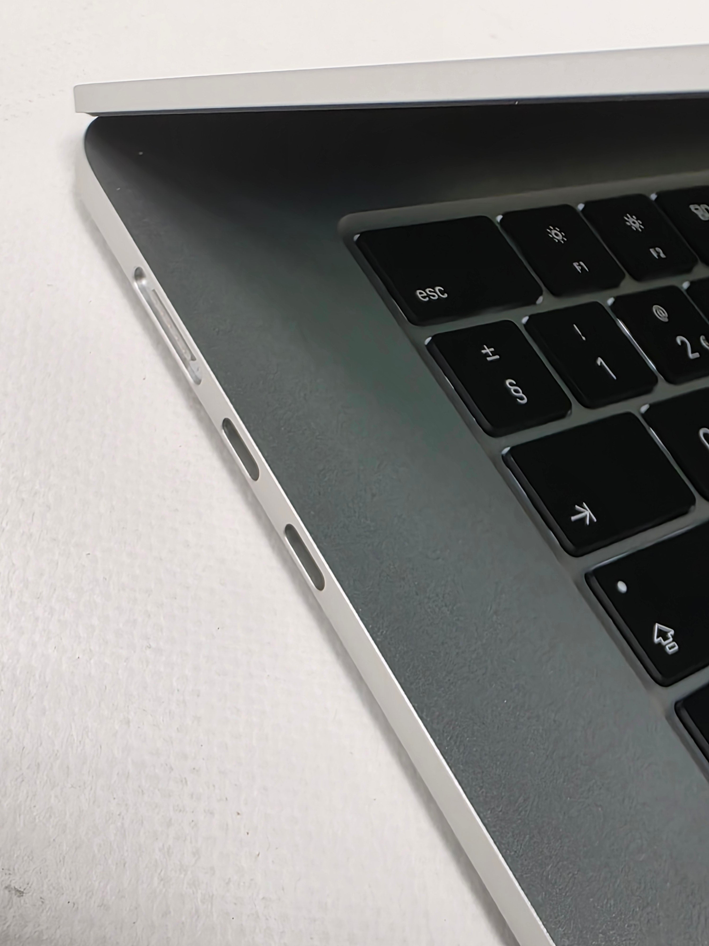 MacBook Air 15" M4 Chip 16 RAM SSD 256 GB