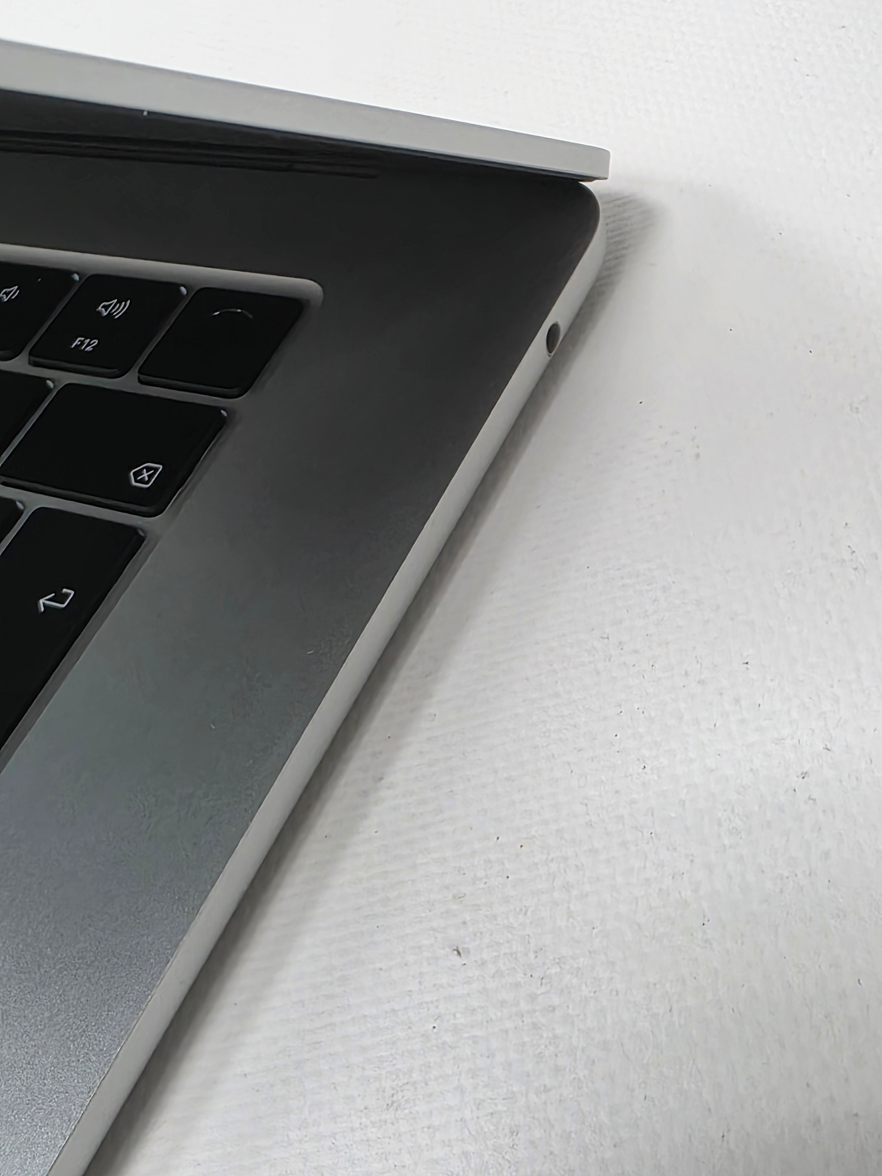 MacBook Air 15" M4 Chip 16 RAM SSD 256 GB