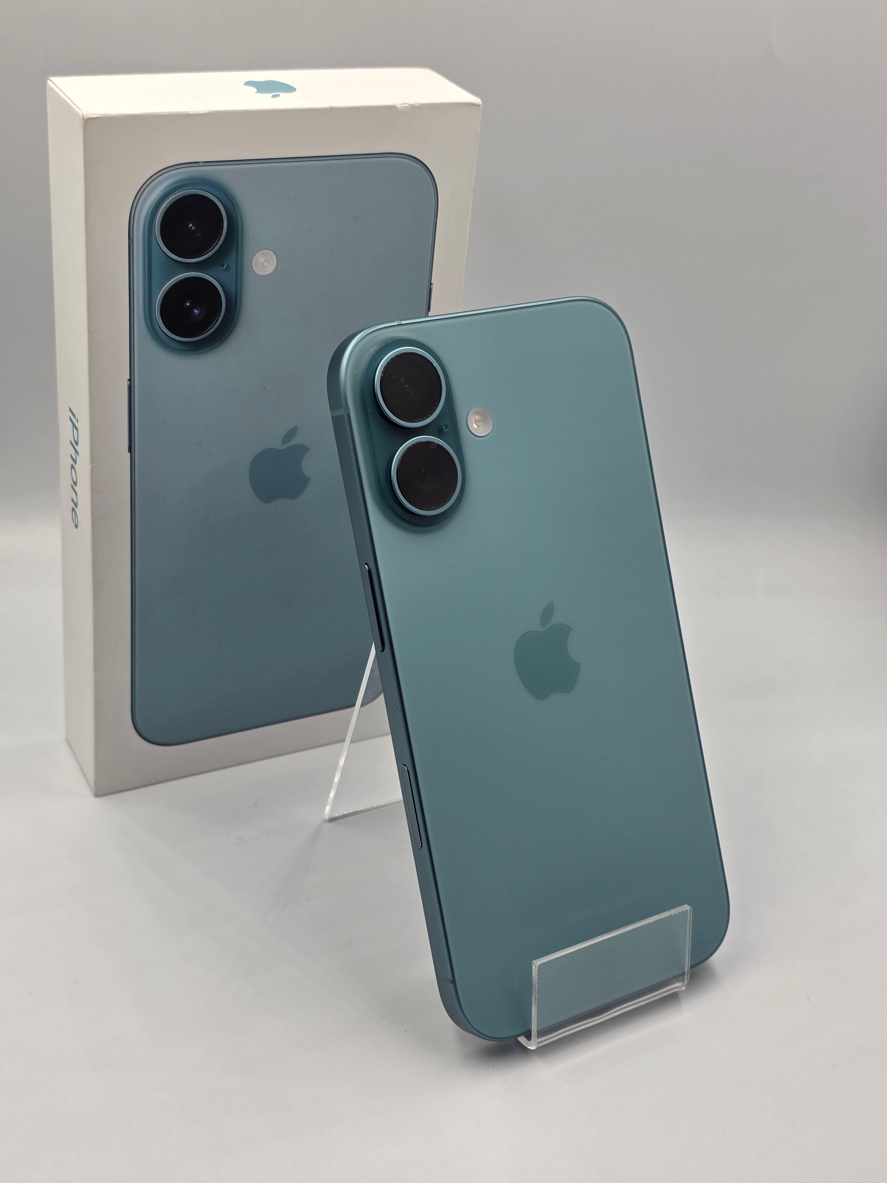 Apple i-Phone 16 Blue