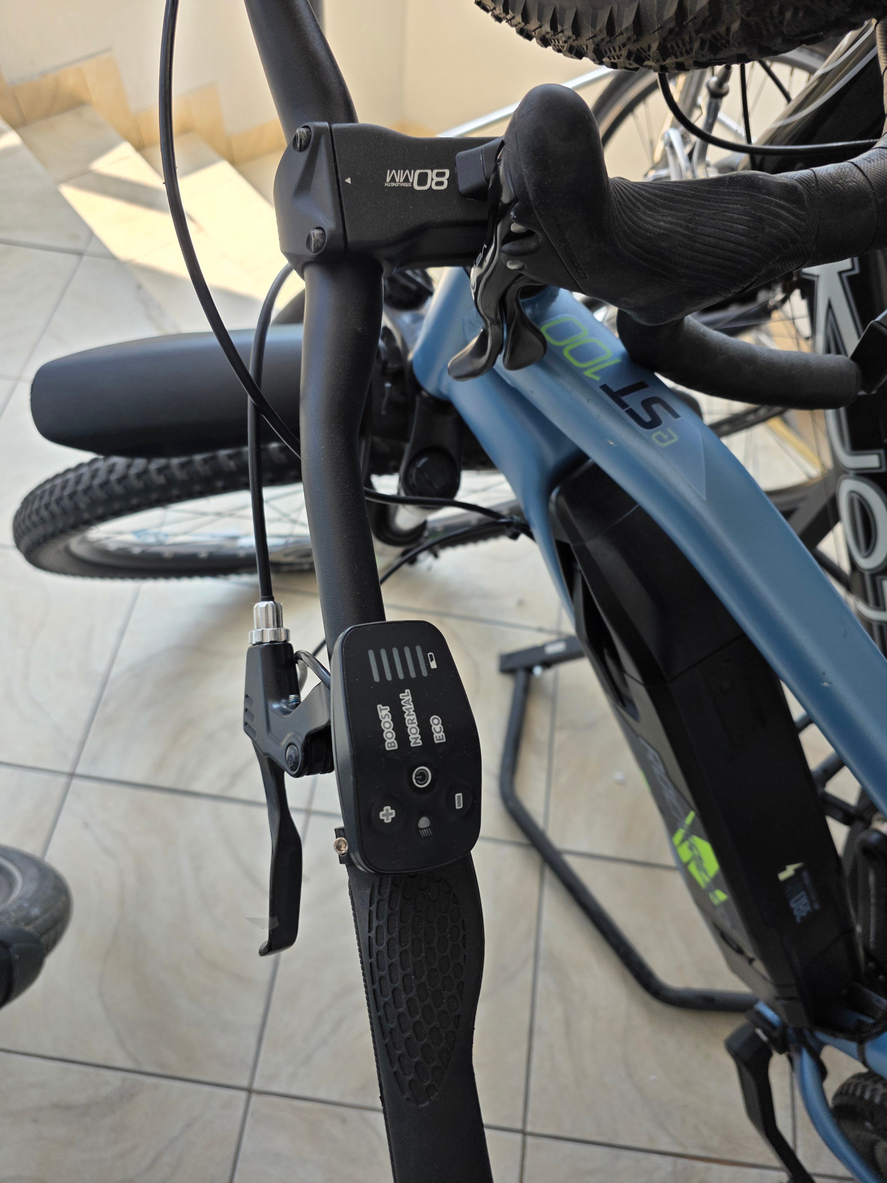 Bicicleta Electrica Rockrider eST 100 albastra