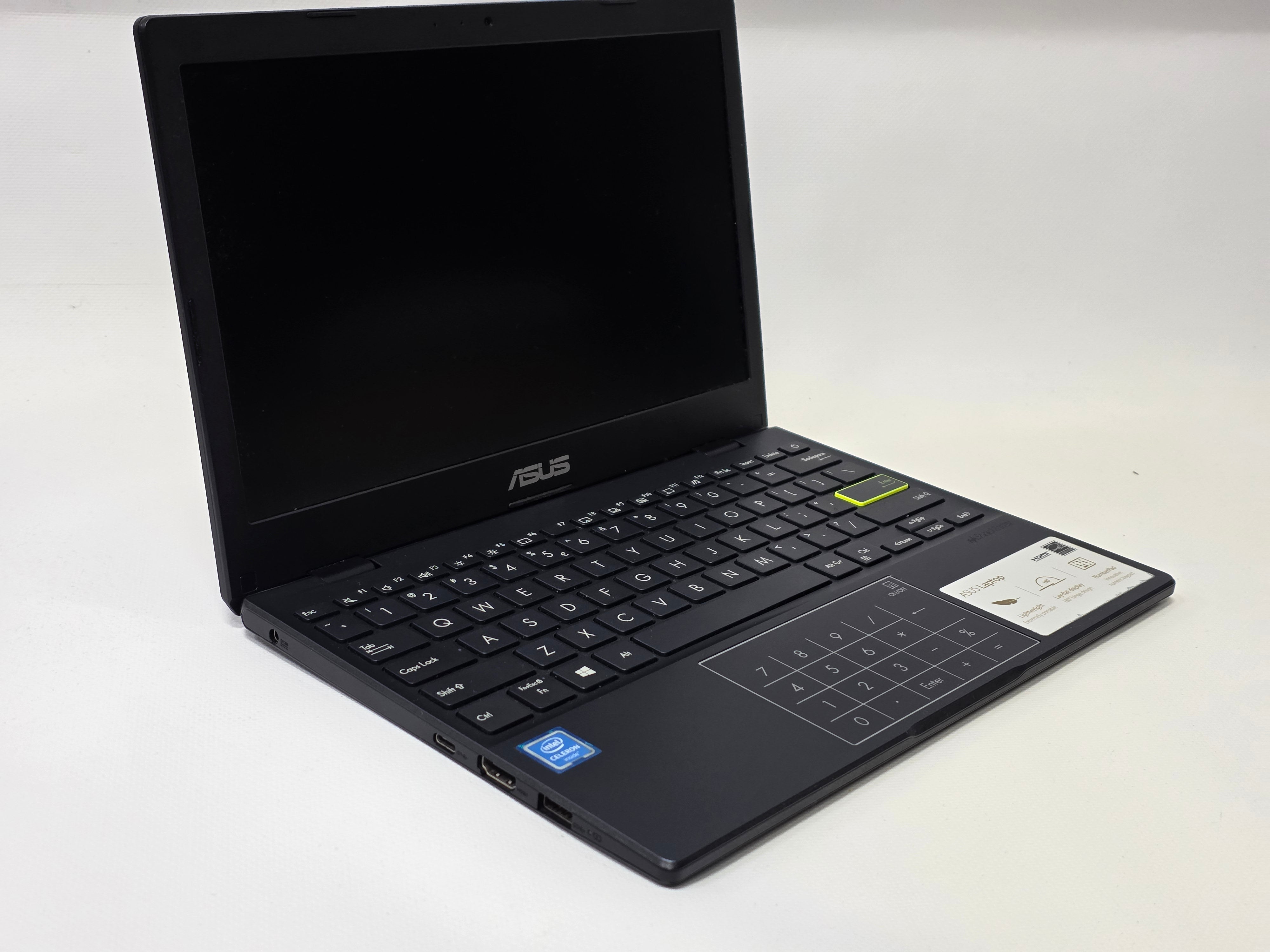 Laptop Ultraportabil Asus Sonicmaster E210M