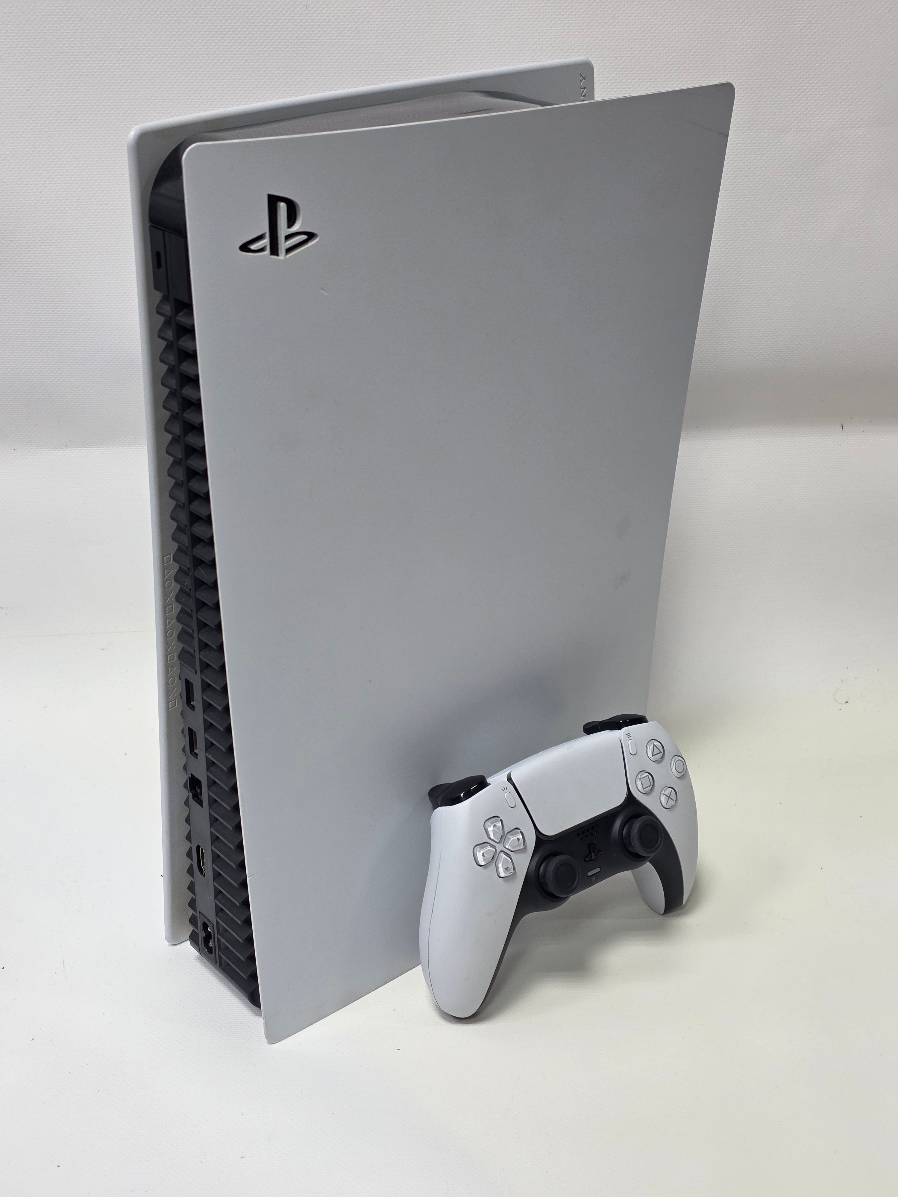 PlayStation 5 Disk Edition + Controller