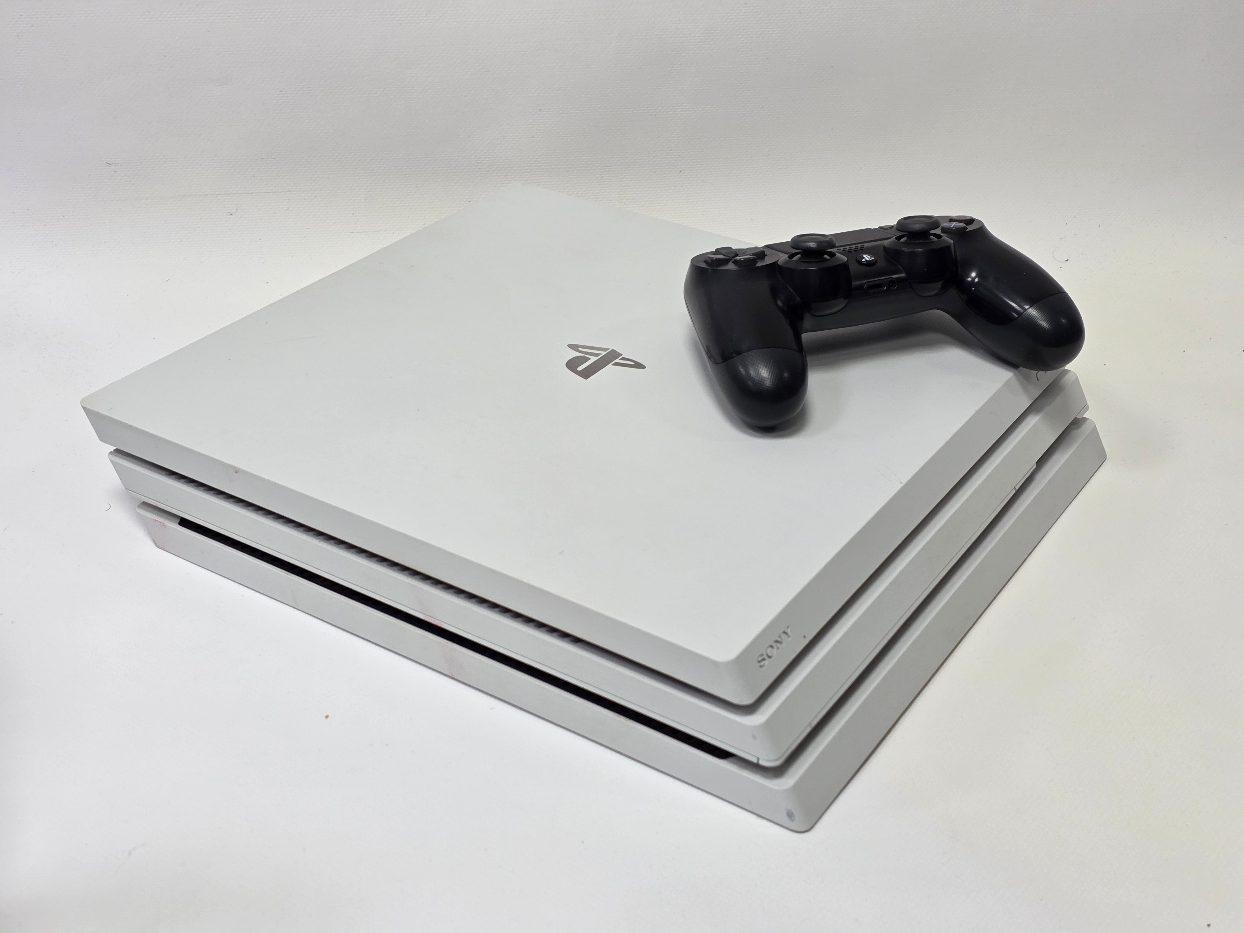 PlayStation 4 PRO Alb 1T HDD + Controller