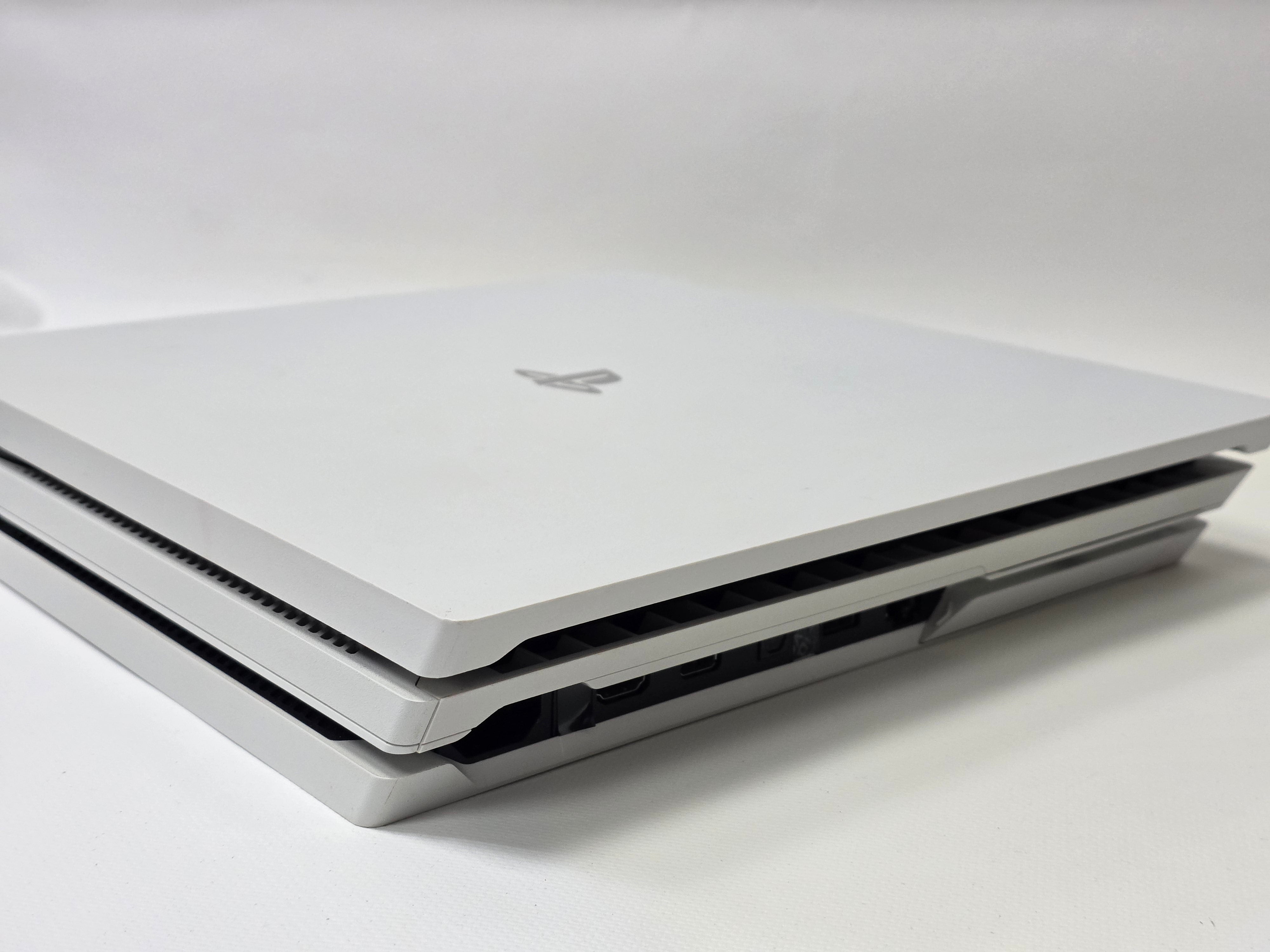 PlayStation 4 PRO Alb 1T HDD + Controller