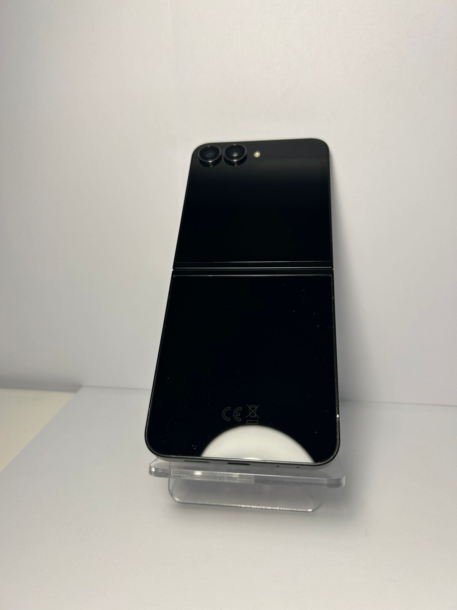Samsung Galaxy Z Flip7 FE Negru – Baterie 100% – 1 Ciclu Încărcare – Ca Nou
