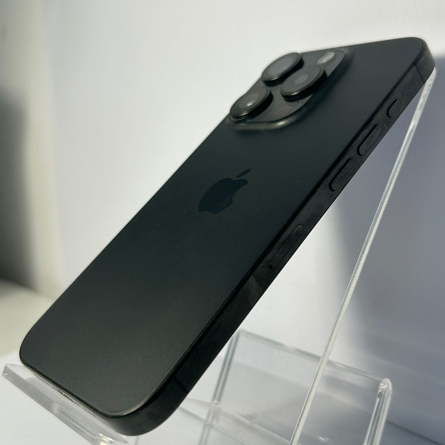 iPhone 15 Pro 128GB Titan Negru – Baterie 87% – 565 Cicluri