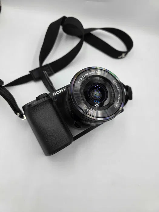 Aparat Foto Sony Alpha A6100+Obiectiv 35mm f/1.8 OSS/Rucsac+Accesorii