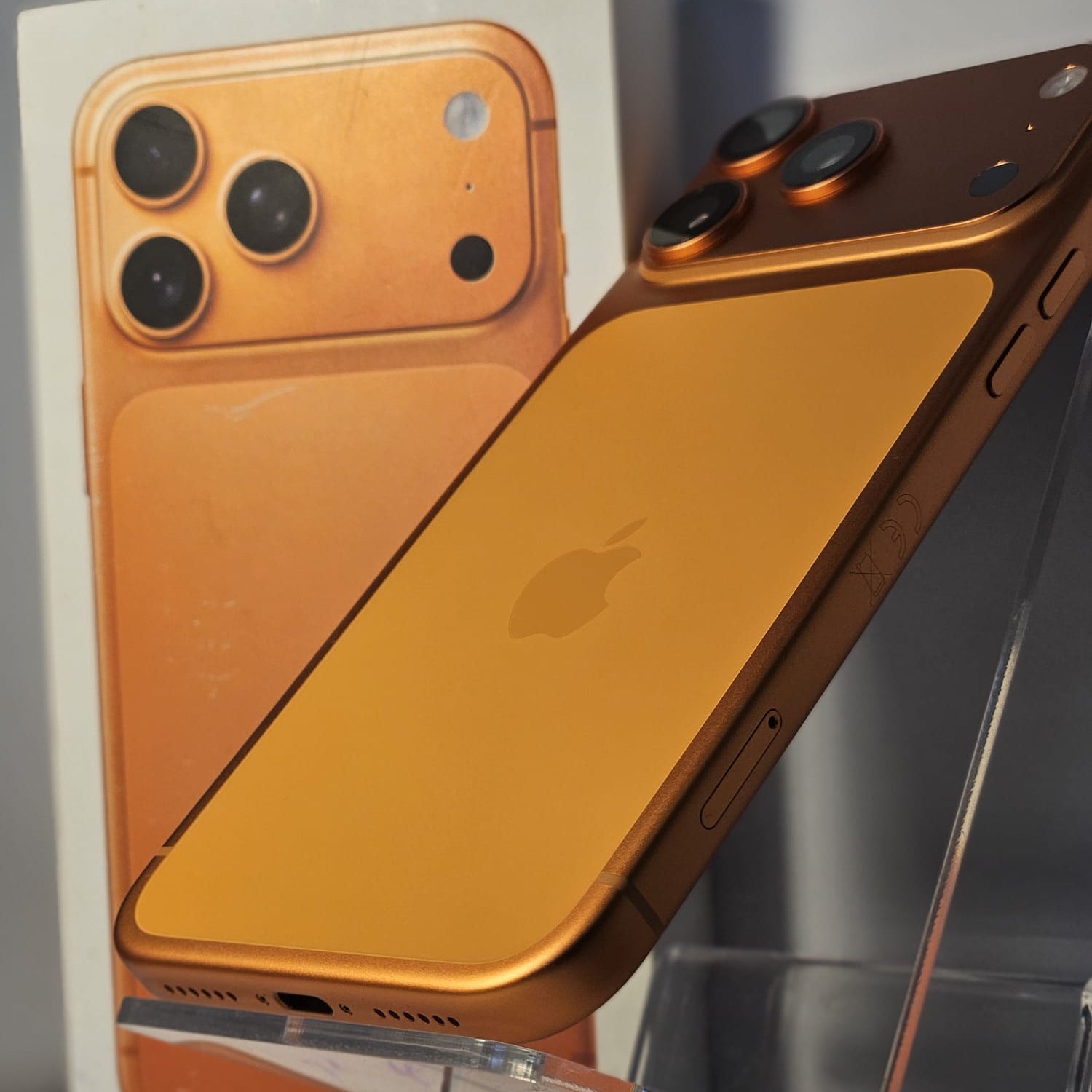 Apple iPhone 17 Pro Max, Portocaliu, 256GB, Baterie 100% - Stare Excelenta