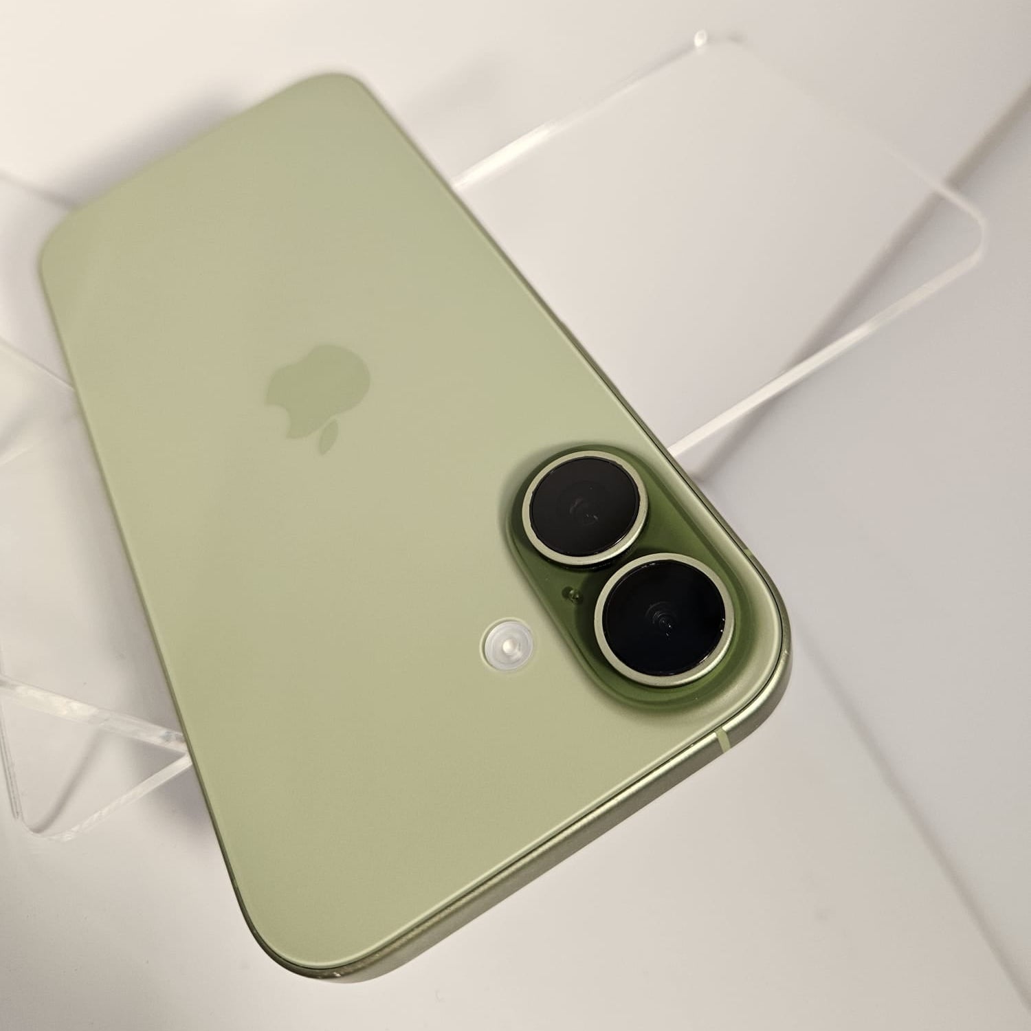 Apple iPhone 17 256GB Verde – Baterie 100%