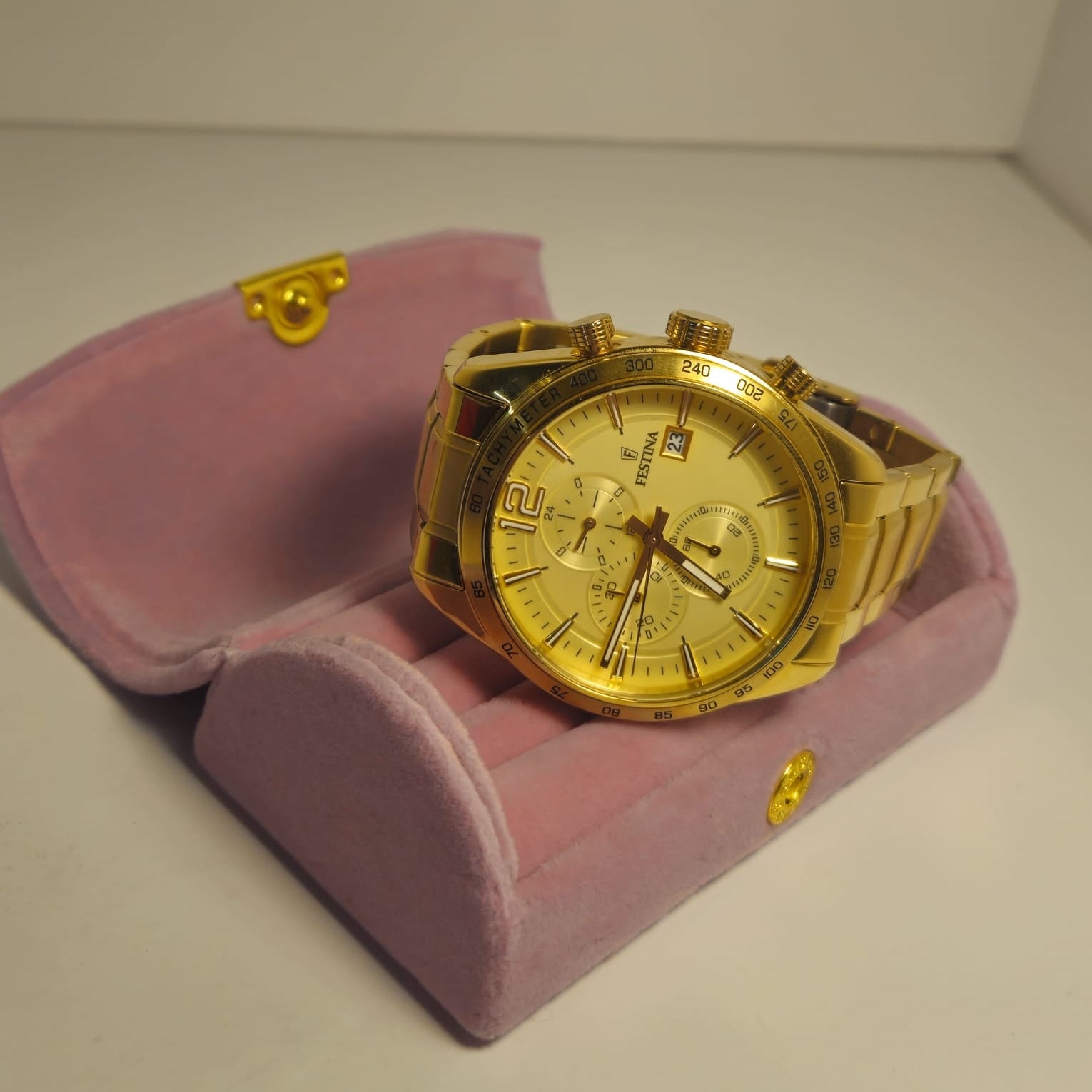 Ceas Festina F20266 – Auriu, Cadran Auriu, Cronograf, Brățară Metalică
