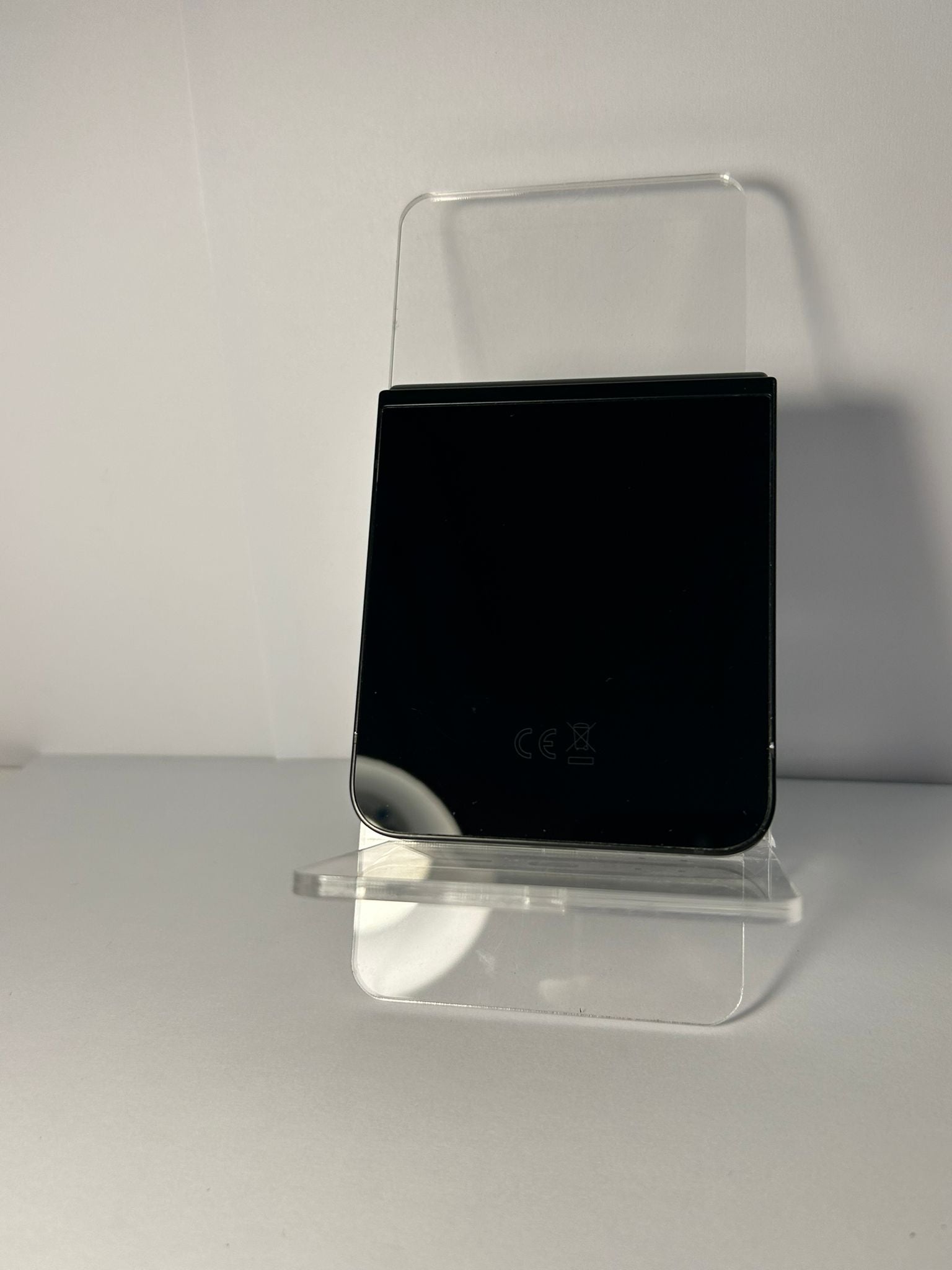 Samsung Galaxy Z Flip7 FE Negru – Baterie 100% – 1 Ciclu Încărcare – Ca Nou