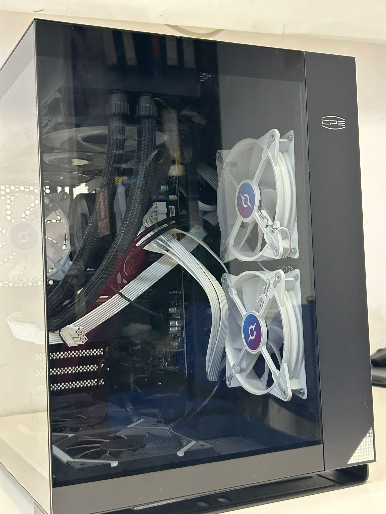 Unitate PC Gaming MS-7E02 – Intel Core i7-12700F / 16GB RAM / RTX 5060 / SSD 512GB – Sursă 850W Gold / Răcire pe Apă
