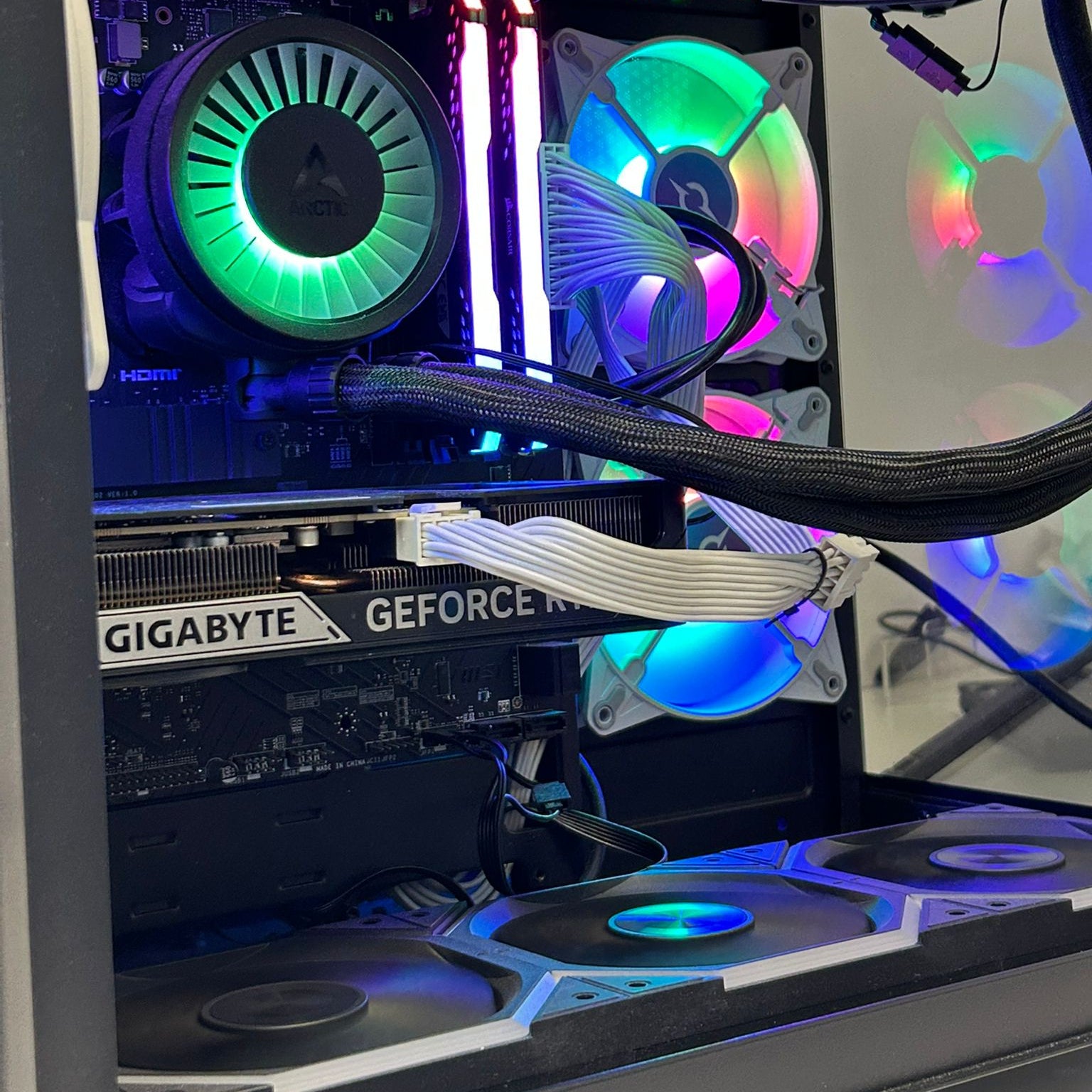 Unitate PC Gaming MS-7E02 – Intel Core i7-12700F / 16GB RAM / RTX 5060 / SSD 512GB – Sursă 850W Gold / Răcire pe Apă