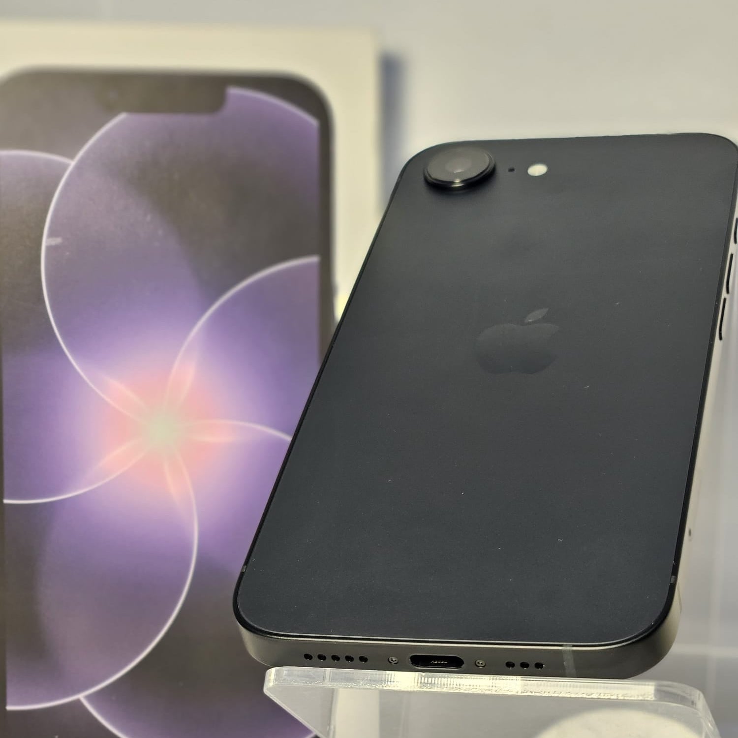 Apple iPhone 17e 256GB, Negru, Baterie 100%, 0 Cicluri incarcare - Ca nou
