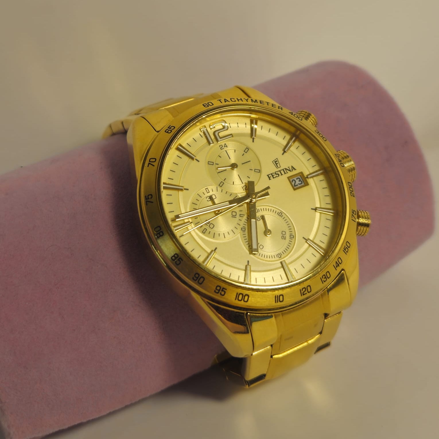 Ceas Festina F20266 – Auriu, Cadran Auriu, Cronograf, Brățară Metalică