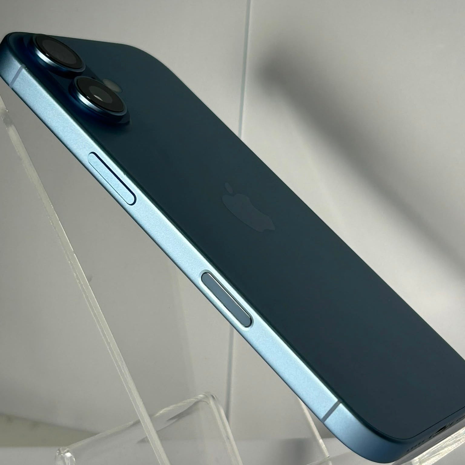 iPhone 17 256GB Albastru – Baterie 100%, Doar 12 Cicluri, Stare Excelentă