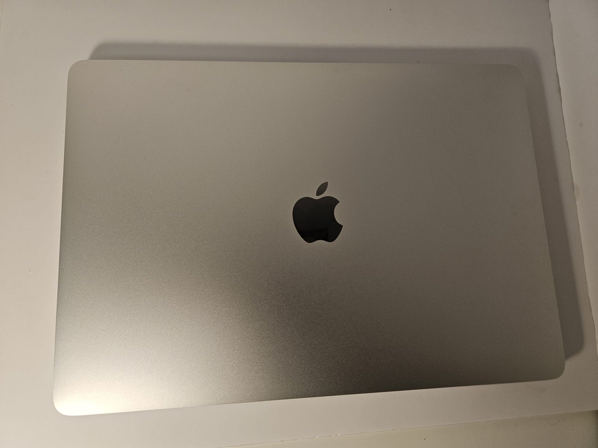 Apple MacBook Pro 13” M2 (2022) – 8GB RAM, SSD 256GB, Baterie 95%, 166 Cicluri