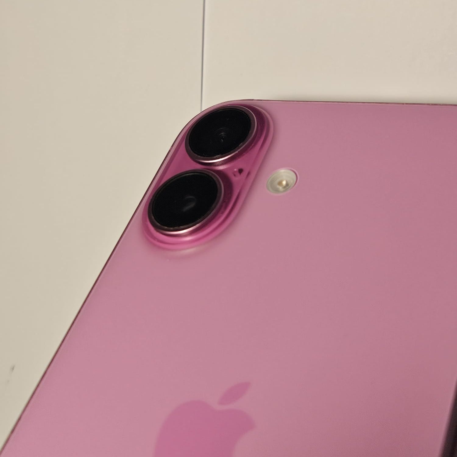 iPhone 16 Roz 256GB – Baterie 93% – 420 Cicluri