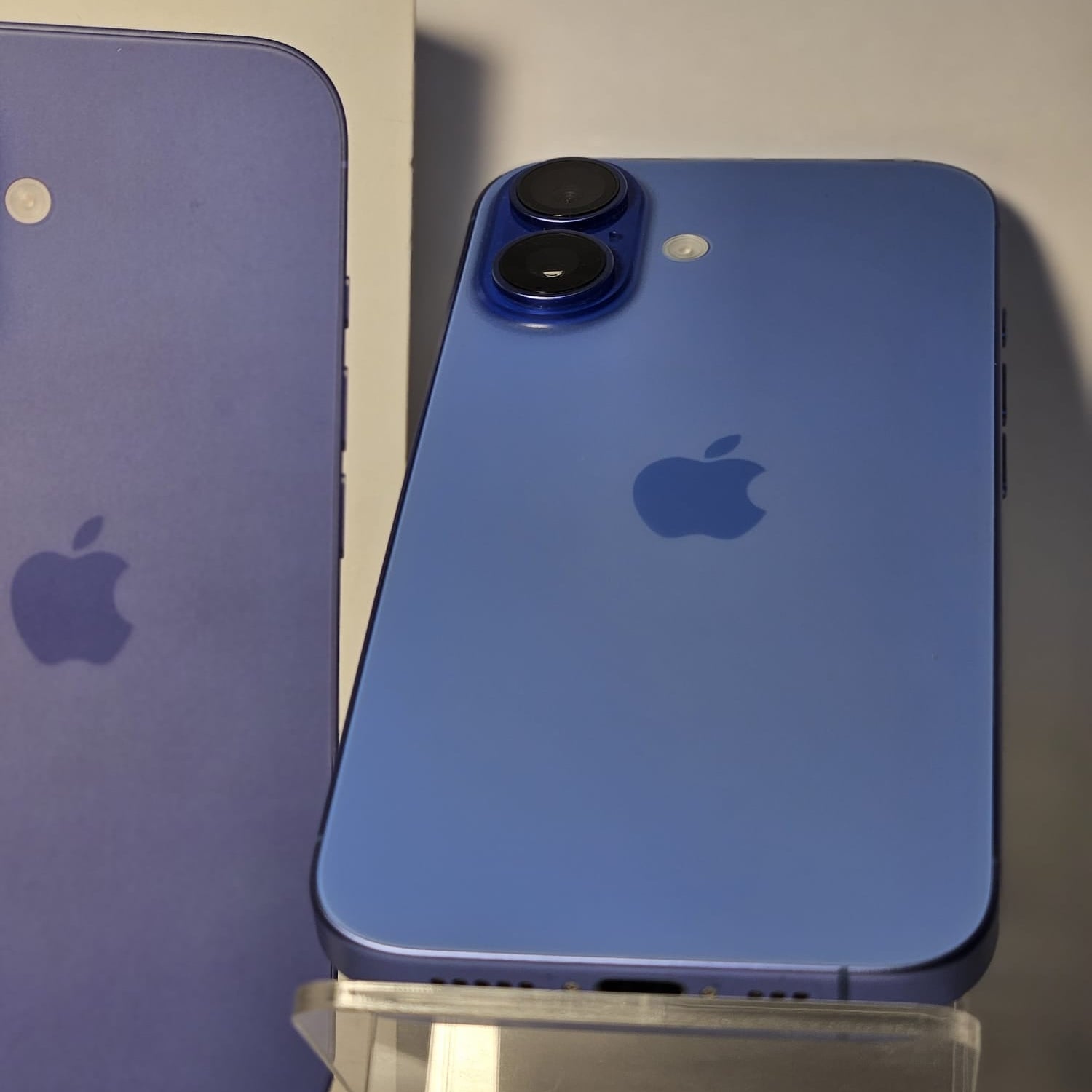 Apple iPhone 16, Albastru, 128GB, Baterie 100% - Stare Impecabila
