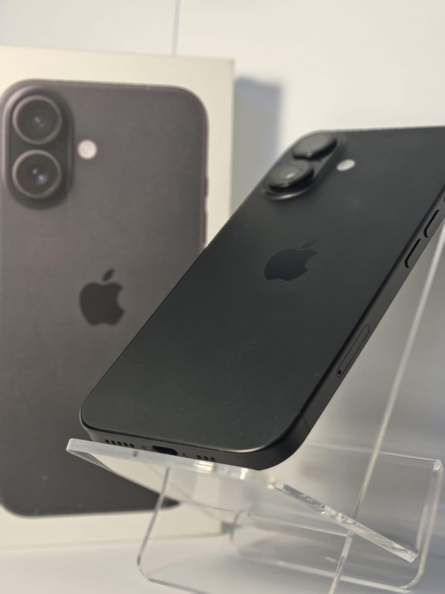 Apple iPhone 16, 128GB - Negru, Baterie 100% - Stare Excelenta