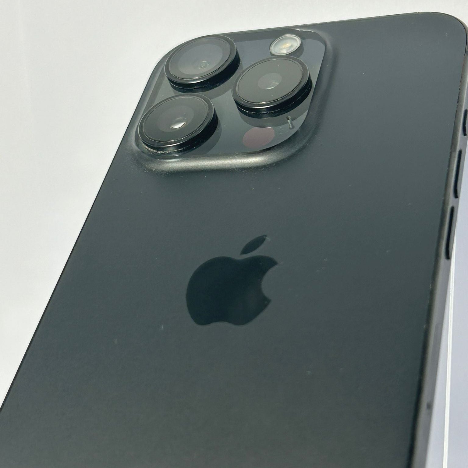 iPhone 15 Pro 128GB Titan Negru – Baterie 87% – 565 Cicluri