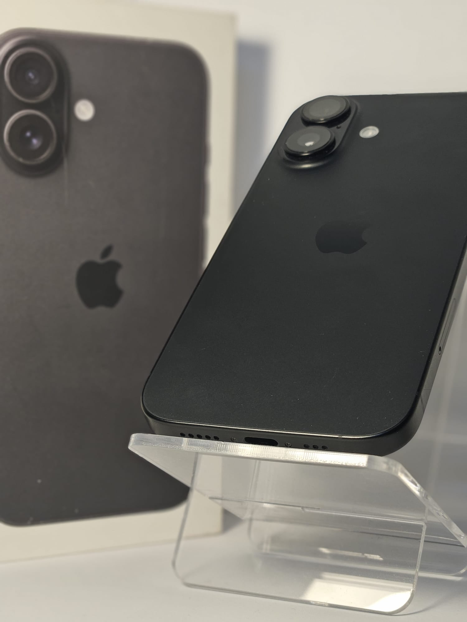 Apple iPhone 16, 128GB - Negru, Baterie 100% - Stare Excelenta