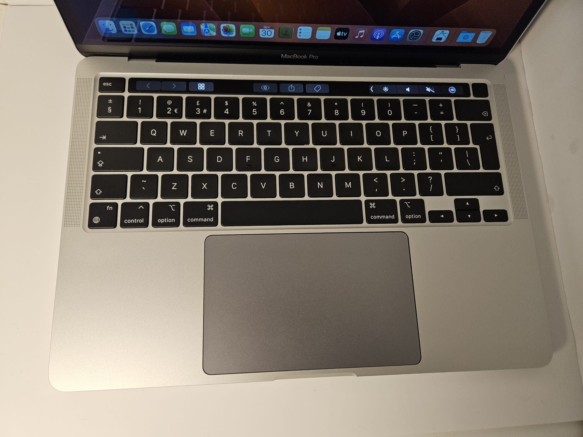 Apple MacBook Pro 13” M2 (2022) – 8GB RAM, SSD 256GB, Baterie 95%, 166 Cicluri
