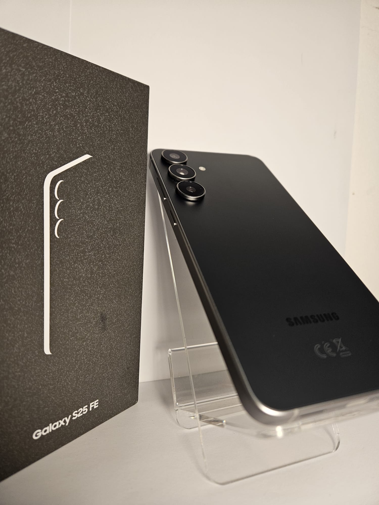 Samsung Galaxy S25 FE Black 128GB 8GB RAM Baterie 100% Ca Nou