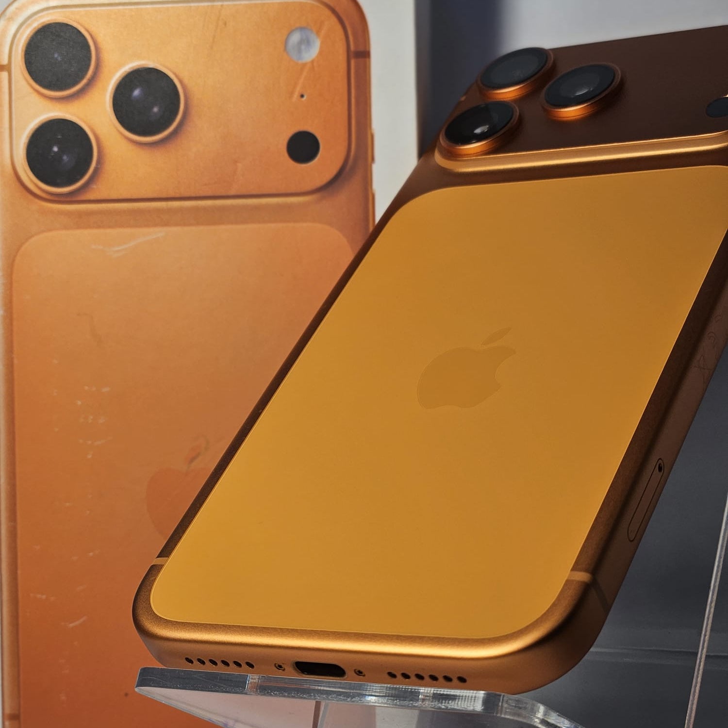 Apple iPhone 17 Pro Max, Portocaliu, 256GB, Baterie 100% - Stare Excelenta