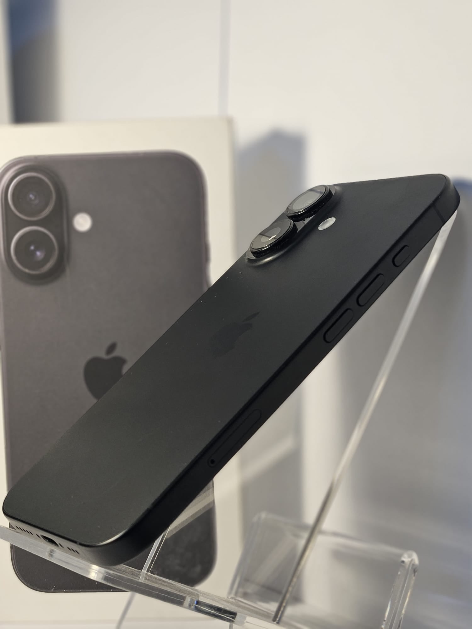 Apple iPhone 16, 128GB - Negru, Baterie 100% - Stare Excelenta
