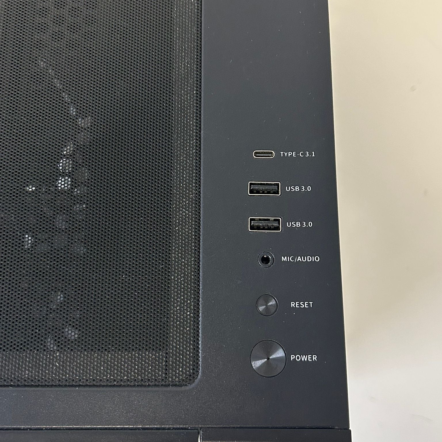 Unitate PC Gaming MS-7E02 – Intel Core i7-12700F / 16GB RAM / RTX 5060 / SSD 512GB – Sursă 850W Gold / Răcire pe Apă