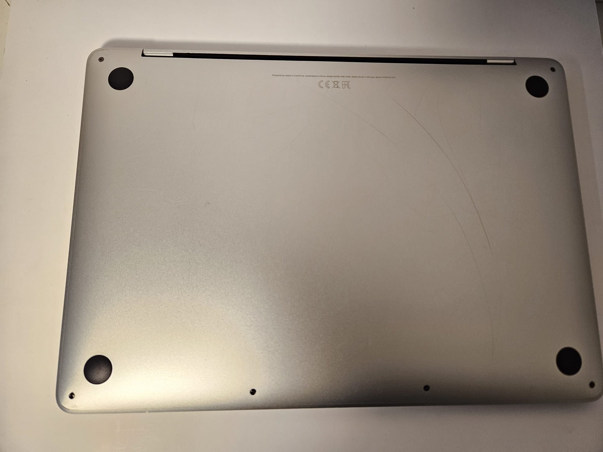 Apple MacBook Pro 13” M2 (2022) – 8GB RAM, SSD 256GB, Baterie 95%, 166 Cicluri