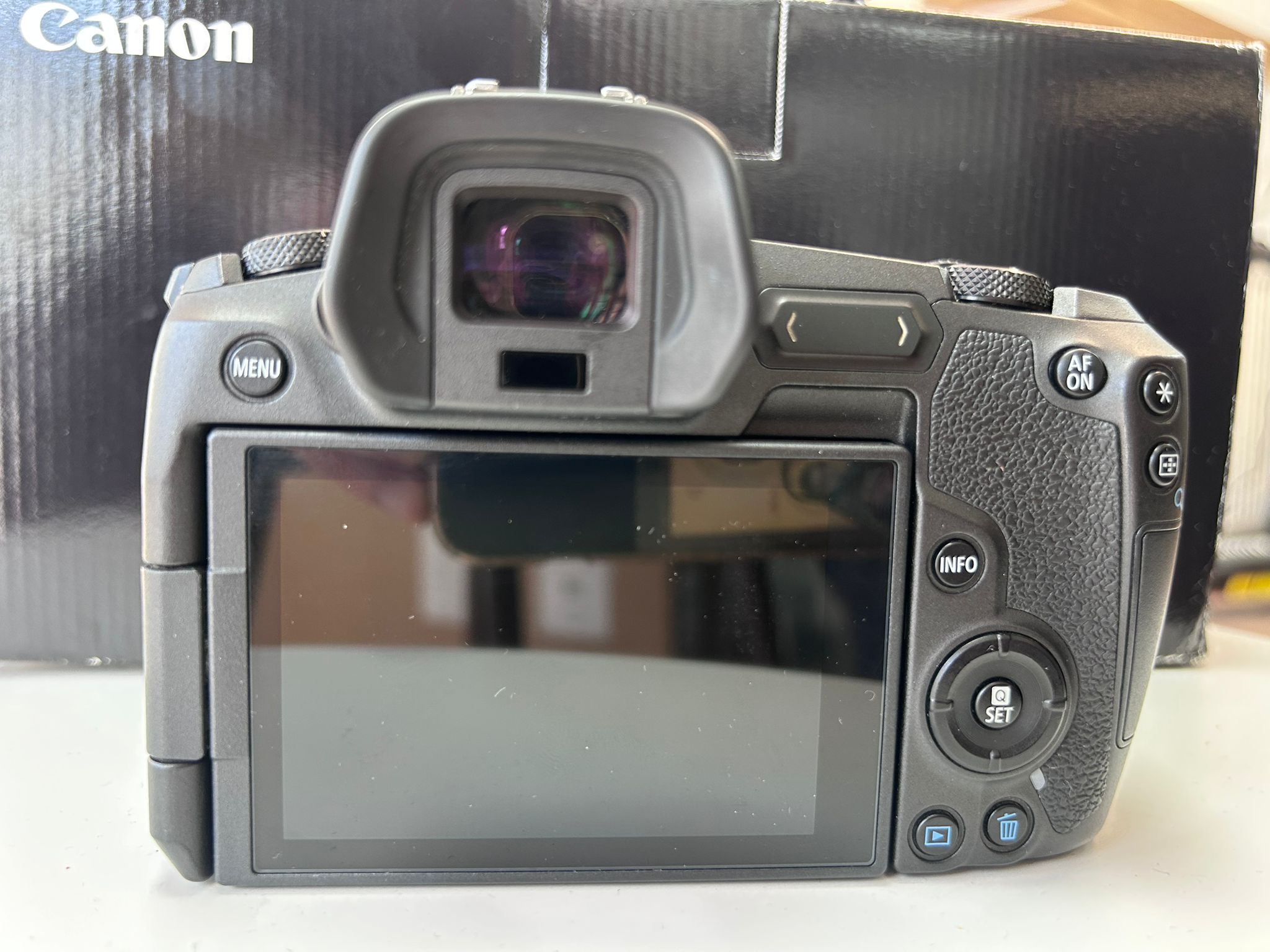Canon EOS R DS126721 – Cameră Mirrorless Full Frame 30.3MP 4K WiFi