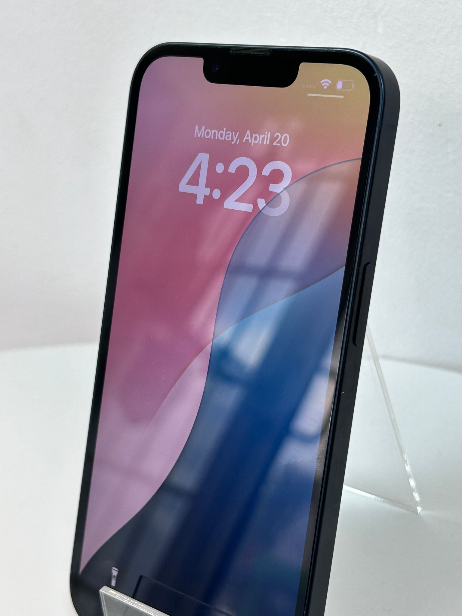 Apple iPhone 13 128GB Midnight – design elegant, performanță ridicată, stare bună