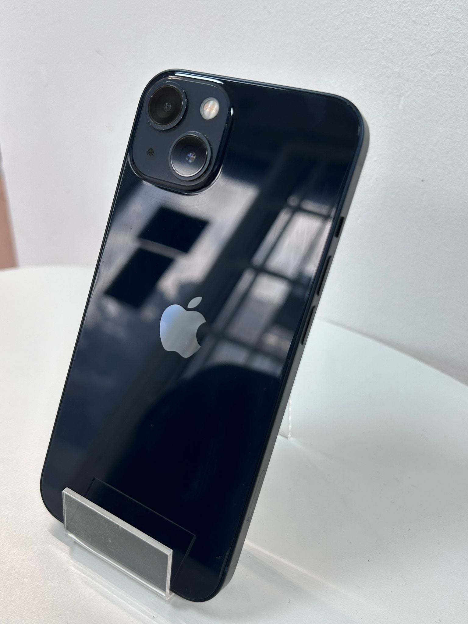 Apple iPhone 13 128GB Midnight – design elegant, performanță ridicată, stare bună