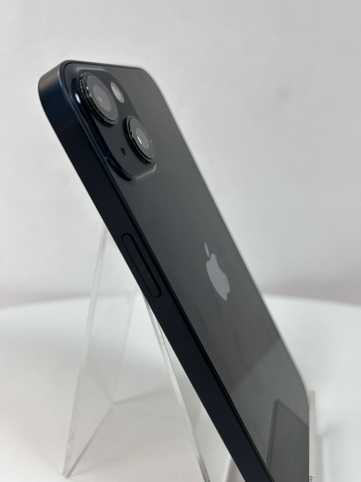 Apple iPhone 13 128GB Midnight – design elegant, performanță ridicată, stare bună