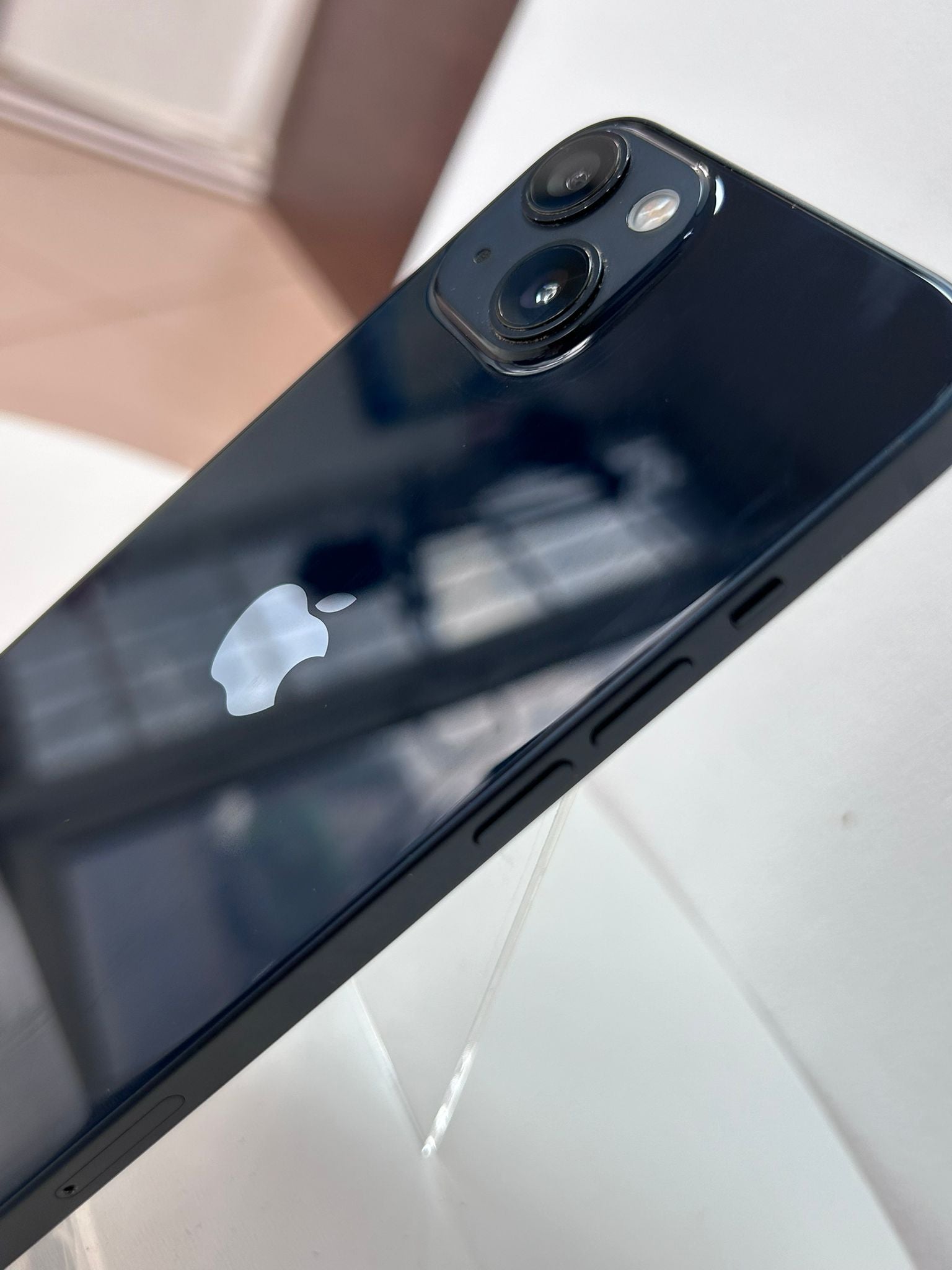 Apple iPhone 13 128GB Midnight – design elegant, performanță ridicată, stare bună