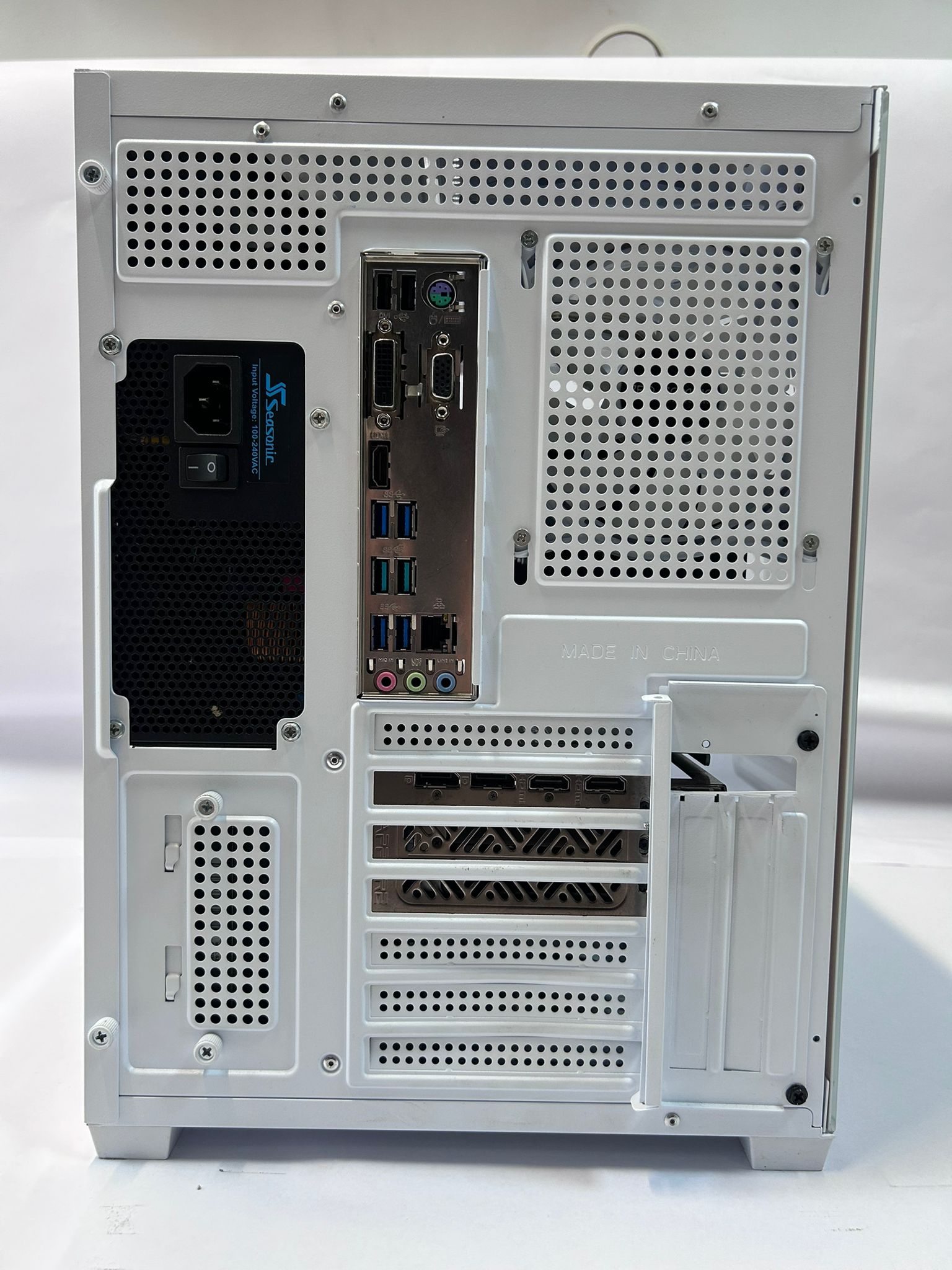 PC Gaming Ryzen 7 5700X, RX 7700 XT, 48GB RAM, SSD 1TB – Performanță Ultra pentru Gaming și Streaming