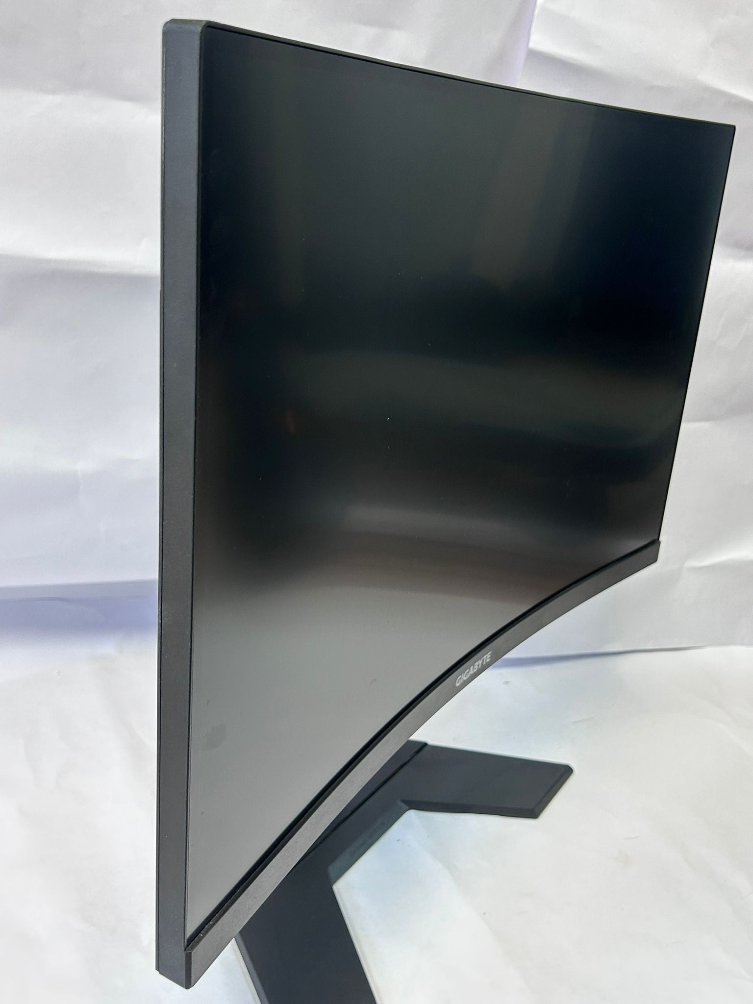 Monitor Gaming Gigabyte G27QC 27” QHD 165Hz – Performanță Fluidă și Imersiune Totală