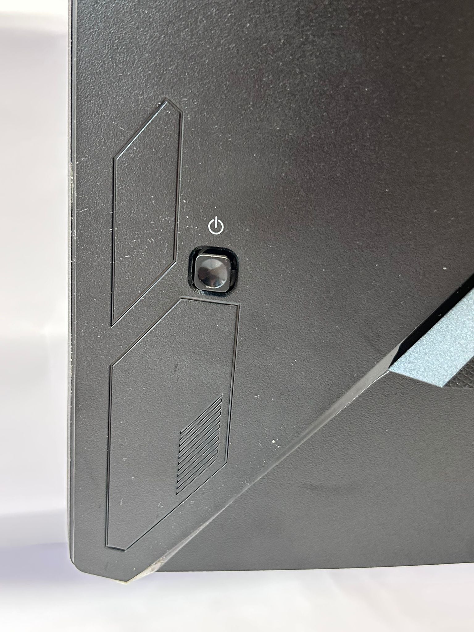 Monitor Gaming Gigabyte G27QC 27” QHD 165Hz – Performanță Fluidă și Imersiune Totală