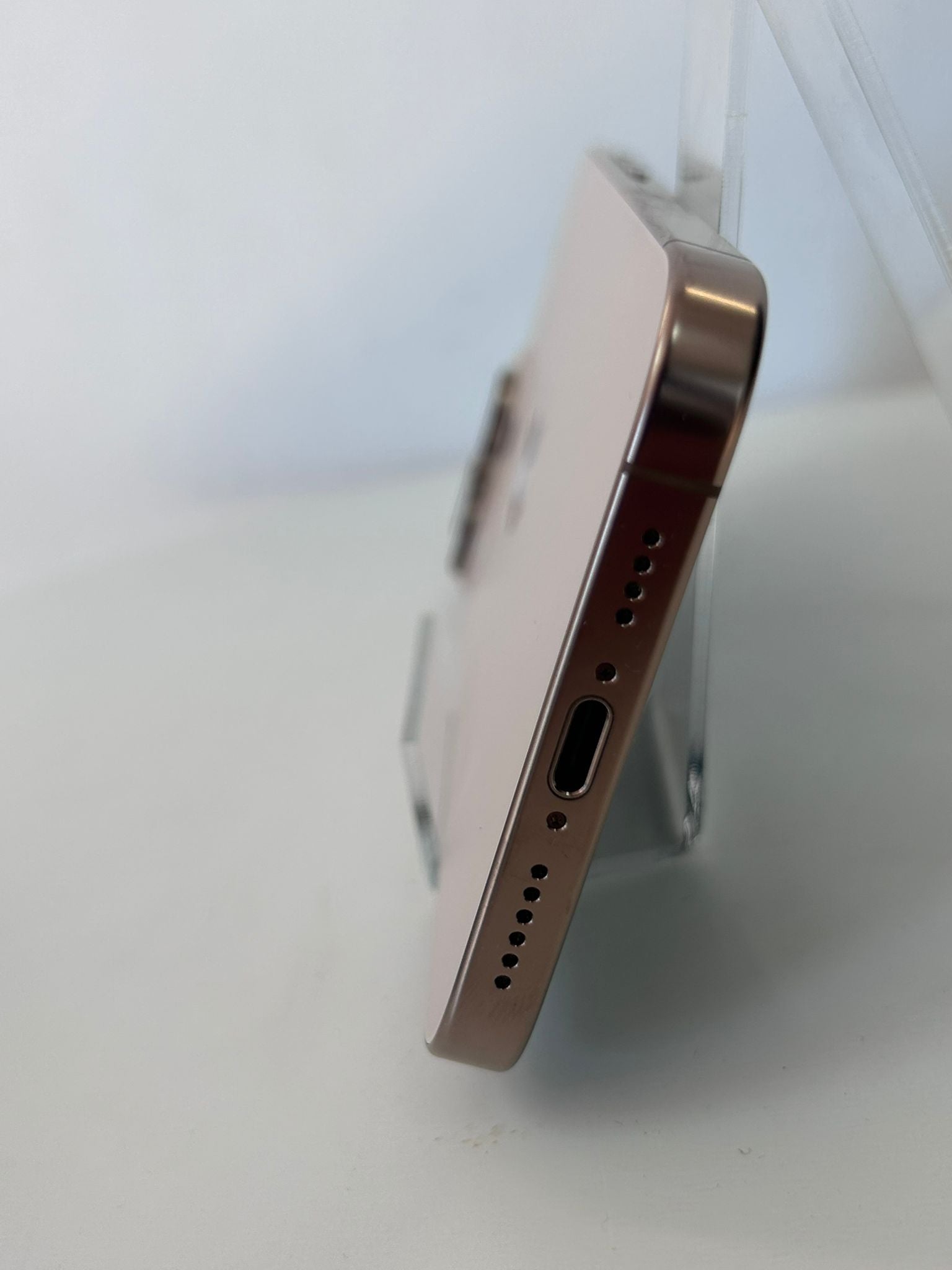 Apple iPhone 16 Pro Max 1TB Desert Titanium – Performanță premium și design exclusiv