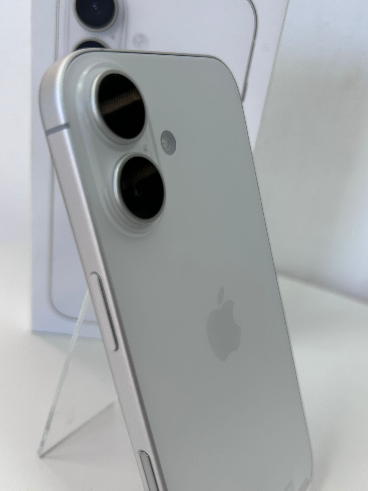Apple iPhone 17 256GB Alb – Telefon Apple 5G cu Cameră 48MP și Ecran Super Retina XDR