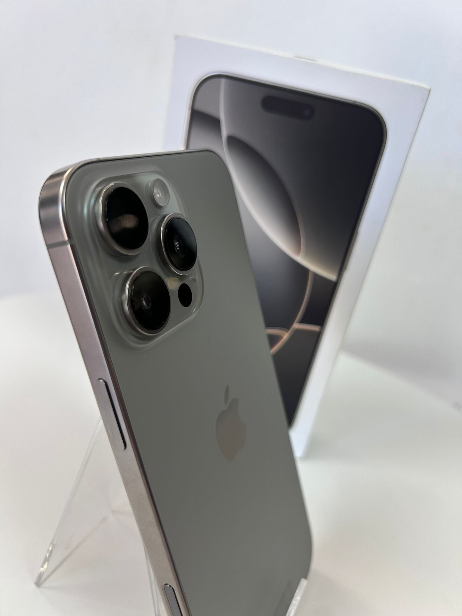 Apple iPhone 16 Pro Max Natural Titanium 256 GB – Performanță Premium și Design Elegant