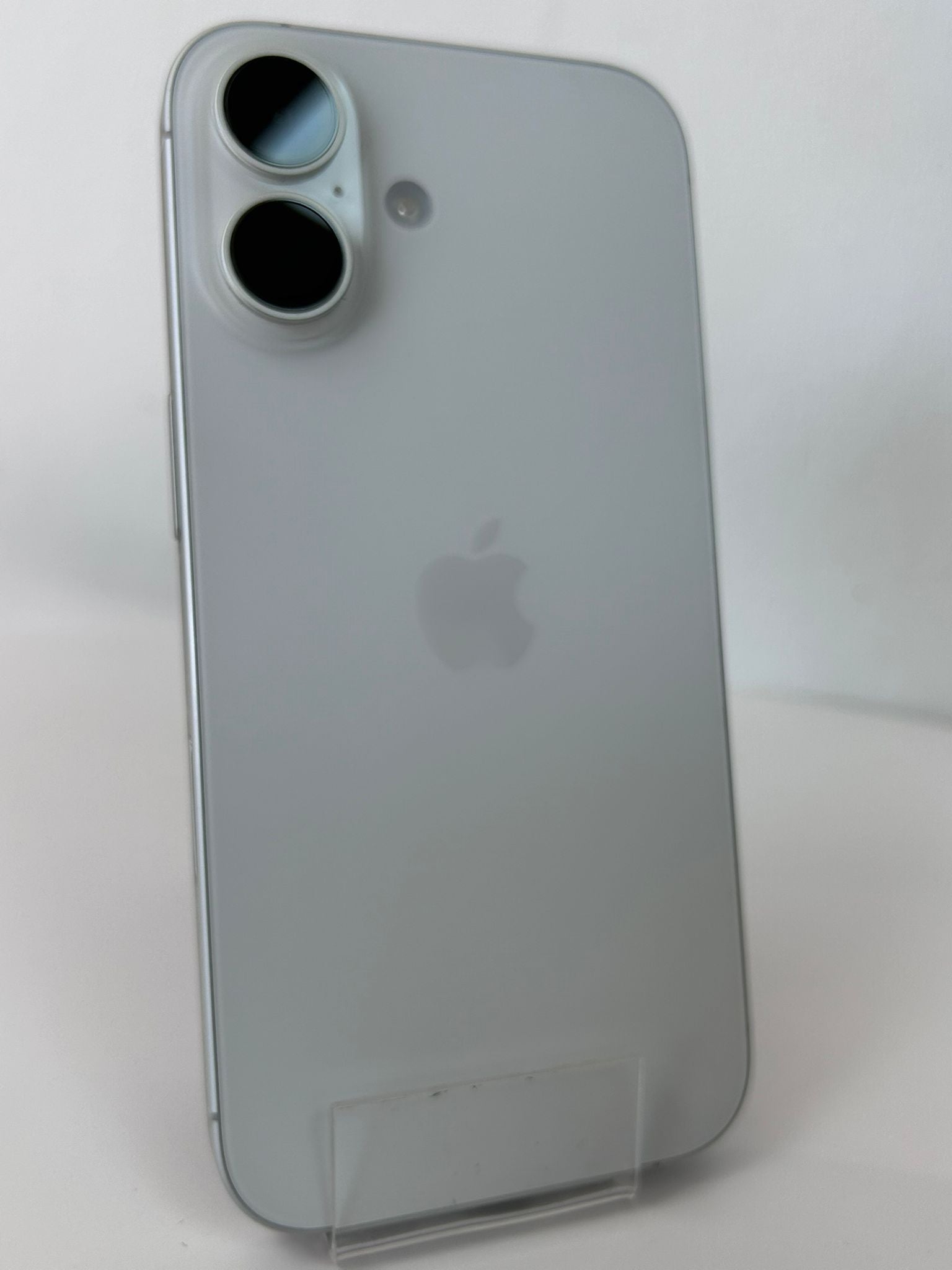 iPhone 16 White 128GB – Telefon Apple elegant și performant